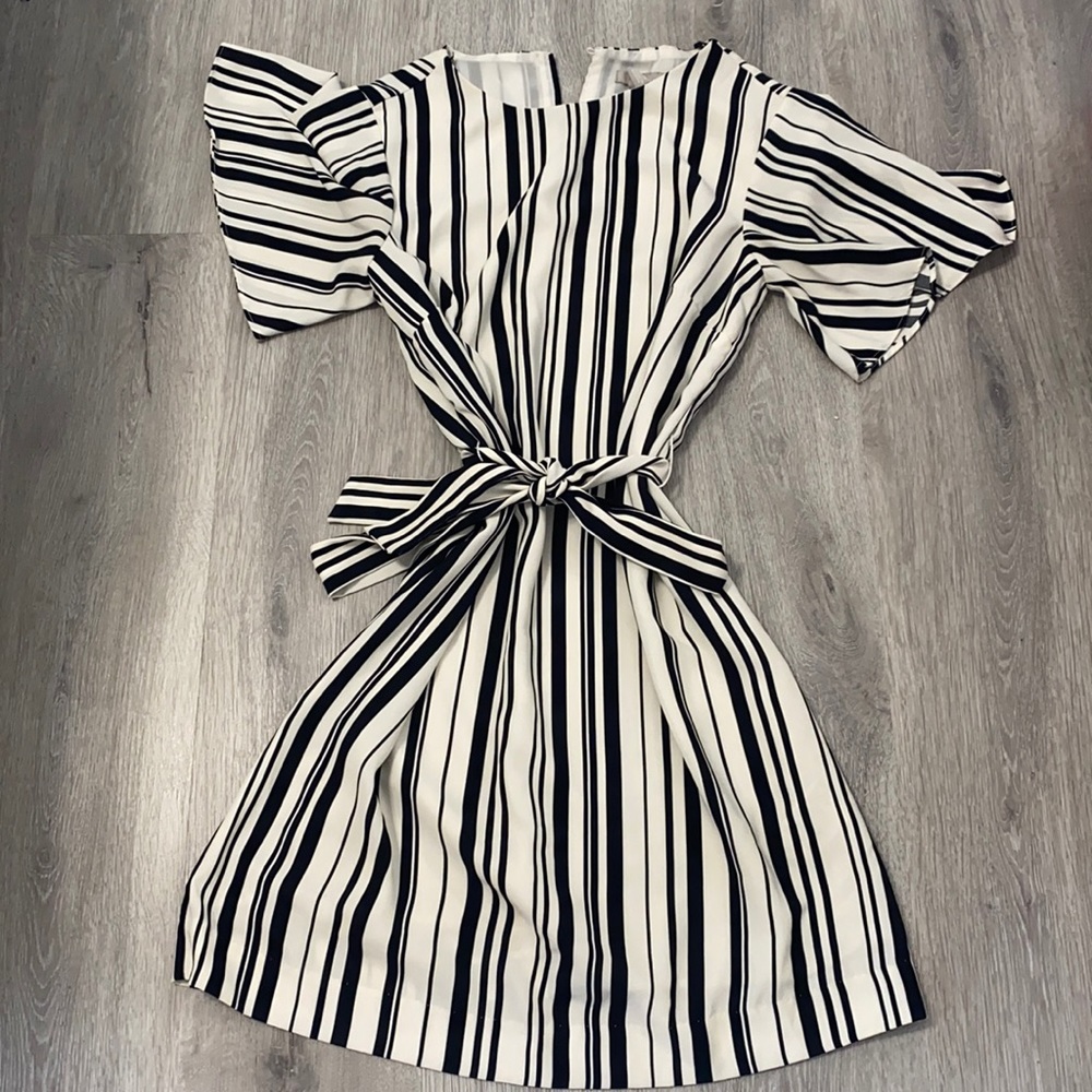 🎈Sale🎈H&M Black and White Striped Dress